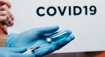 Imagem meramente ilustrativa de vacina para Covid-19. Photo: cottonbro no Pexels.