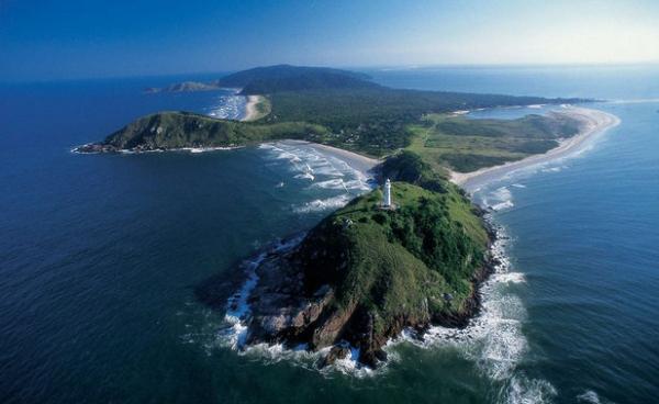 Ilha do Mel. Tiagobruscoli, CC BY-SA 4.0, via Wikimedia Commons.